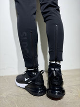 이미지를 갤러리 뷰어에 로드 , NEW STDダブルクロスストレッチリブパンツ/BLACK×BLACK LOGO (UNISEX)