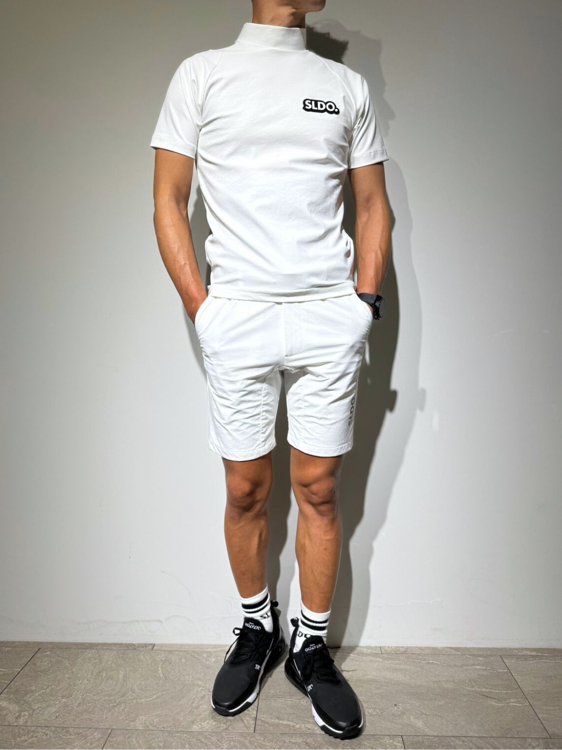 【新品】SLDO 半袖モックネック　白 SLDO.半袖モックネック カットソー FRONT 3D LOGO/WHITE