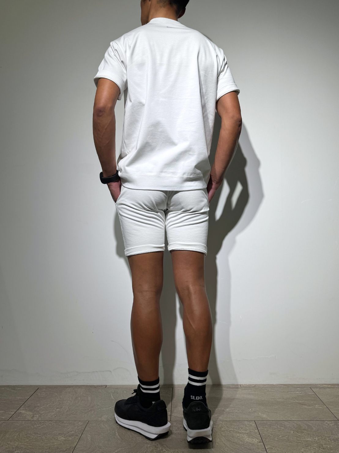 SLDO. 【EXTRA SERIES】Tシャツ WHITE Sサイズ EXTRA SERIES】Tシャツ MINIMUM FRONT LOGO/WHITE – SLDO.