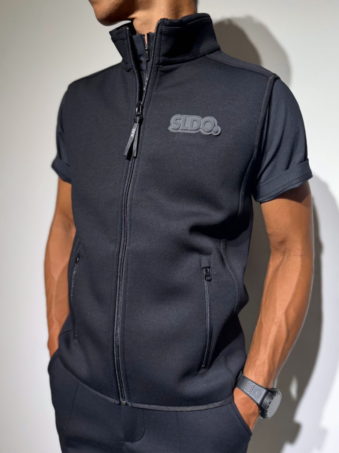 ライト ダブルニットベスト 3D SHADOW LOGO/BLACK (UNISEX) – SLDO.