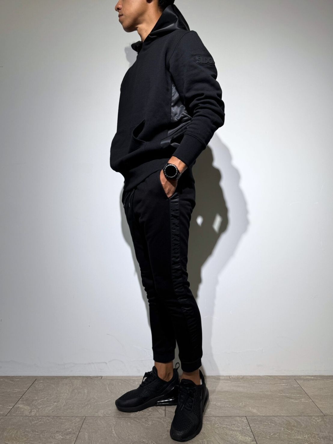 EXTRA SERIES】裏起毛 サテン切替フーディー/BLACK (UNISEX) – SLDO.