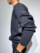 이미지를 갤러리 뷰어에 로드 , 【EXTRA SERIES】裏起毛 サテン切替プルオーバー/BLACK (UNISEX)
