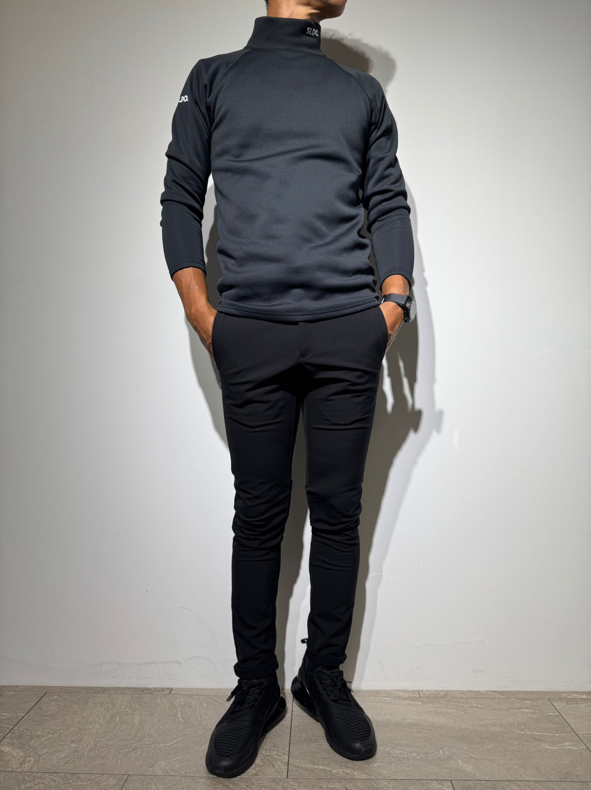 BRIEFING ブラック ハイネック トップス　L 裏起毛　美品 BRIEFING ブラック ハイネック トップス L 裏起毛 美品